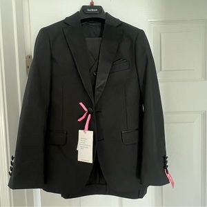 Isaac Mizrahi Boys 3 Piece Suit with Satin Collar *NWT* size 8